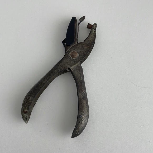 Hole Punch - Picture 4 of 4